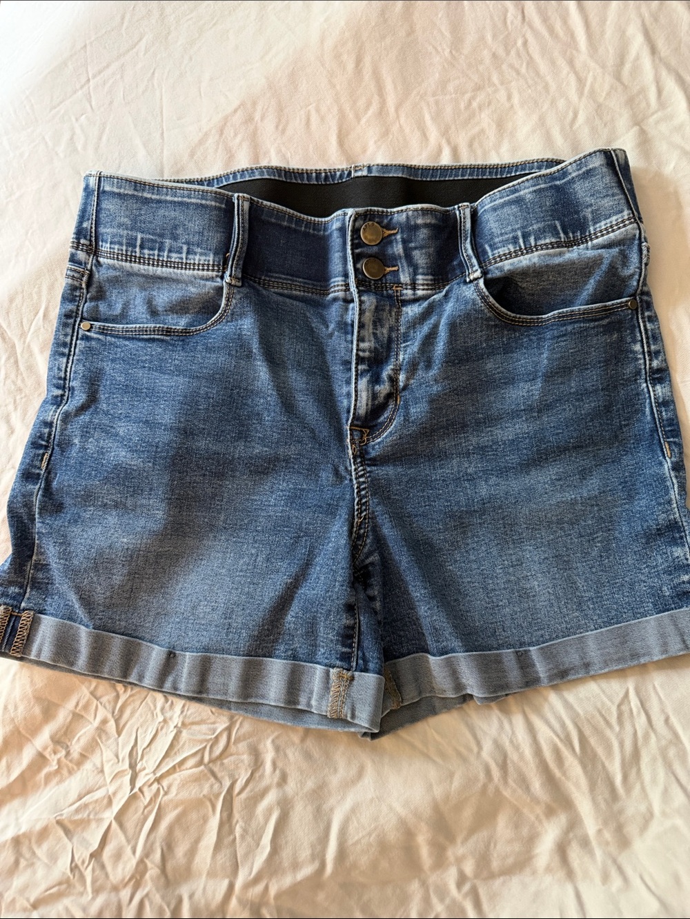 Apt. 9 Women's Medium Blue Denim Cuffed Shorts